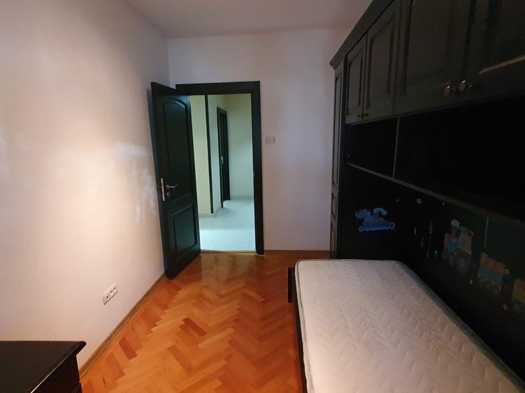 De inchiriat apartament 3 camere zona centrala- langa hotel Central