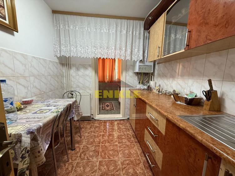 De închiriat – apartament cu 2 camere, zona Economic