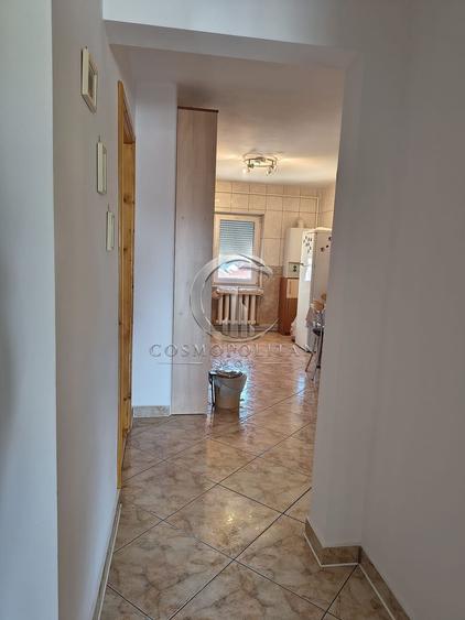 Apartament cu 3 camere Zona centrala Str. Bucegi Liceul de Arte etaj 3 , 2 balc