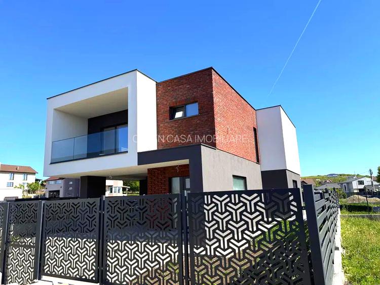 Casă deosebită cu arhitectură modernă, Dezmir - 2