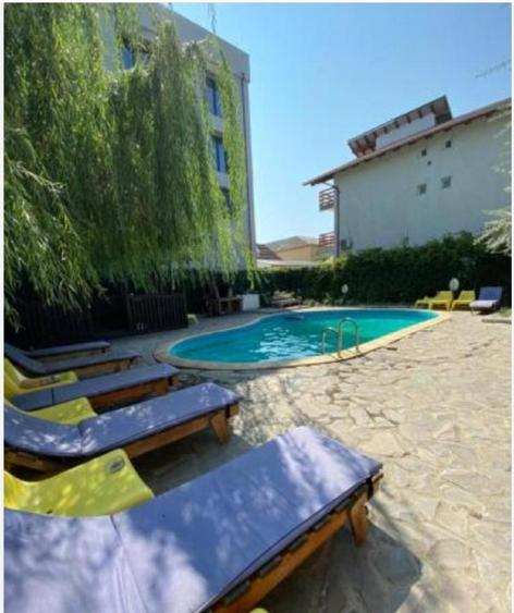Apartament de vanzare cu vedere la piscina
