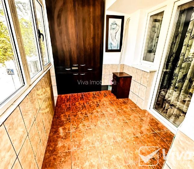 Central - Tg Cucu! Ap 3 CD, 2 bai, etaj 1, 81 mp, mobilat + utilat. Bloc pe cadr - 11