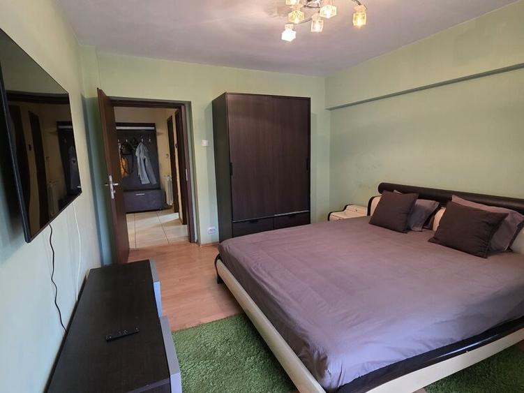 2 camere / Bulevardul Unirii / Piața Alba Iulia (loc de parcare)