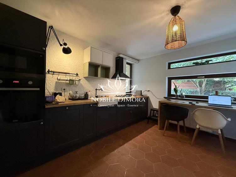 Casa unica in Timisoara: 5 camere - 3 bai - 2 garaje - 950 mp de teren - 12