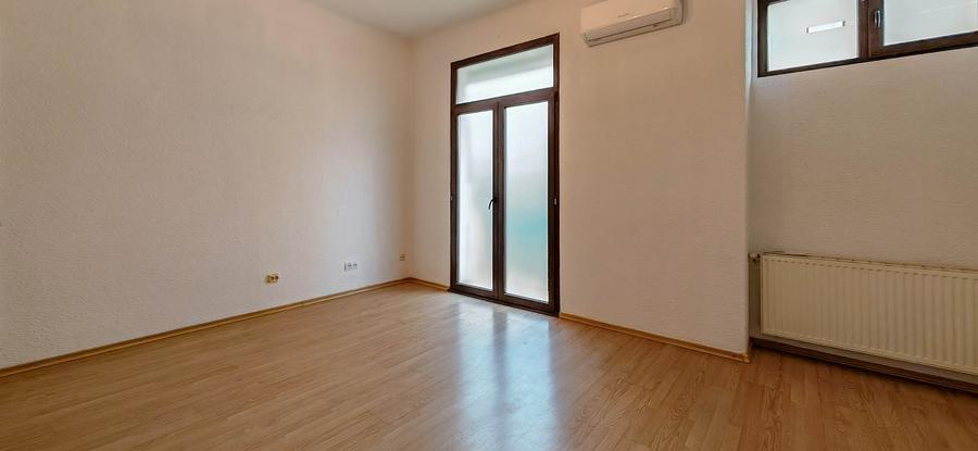 Vilă spațioasă de închiriat, 11 camere, București