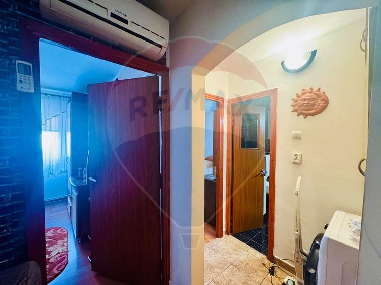 Apartament cu 4 camere de vânzare în zona Craiovita Noua