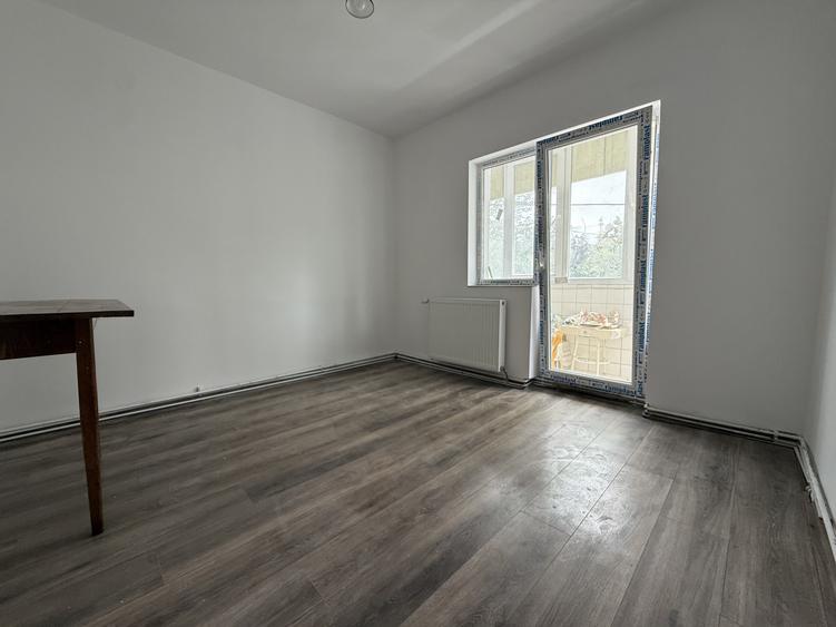 Apartament 3 camere, decomandat, etaj 1 - Lipovei
