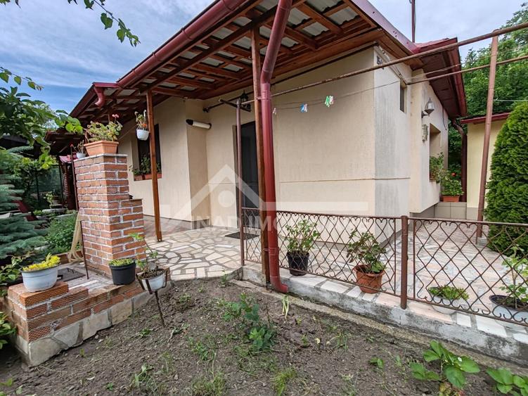 Casa individuala, 100 mp utili, 242 mp teren, Str. Trandafirilor