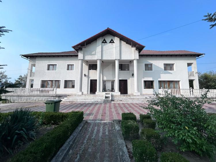 Duplex de vanzare, 609 mp, teren 23.218 mp, zona Bumbesti