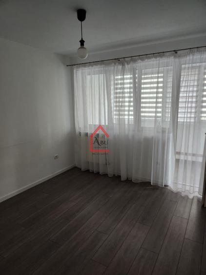 Apartament 2 camere , Podu Ros, eetaj intermediar