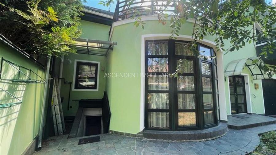 Vila individuala, arhitectura aparte, garaj, terasa,  balcon, Semicentral, Targu - 19