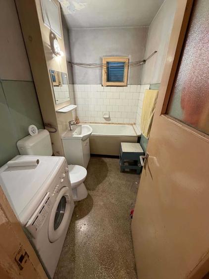 Apartament 3 camere liber la vanzare zona Cerna