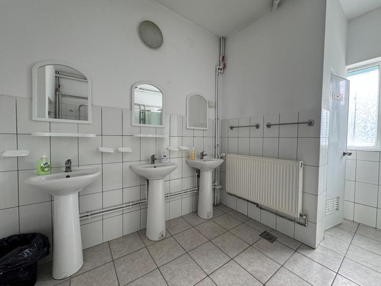 Imobil ideal pentru echipe de muncitori, 18 camere de inchiriat, zona Carierei