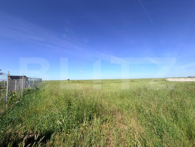 Teren intravilan de vânzare, 2.400 mp ideal pentru construcție, zona Coșoveni