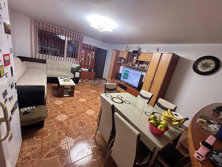 Vila de vanzare cu 2 apartamente individuale in Cartierul 23-metrou Republica - 11
