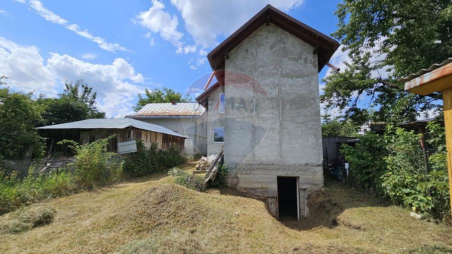 Casă / Vilă, teren 1700mp, în Lisaura-Ipotești, Suceava