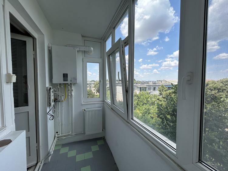 Apartament 3 camere decomandat, centrală gaz – zona Casa de Cultură