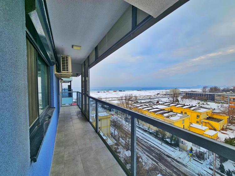 Apartament mare recompartimentat in doua spatii locative