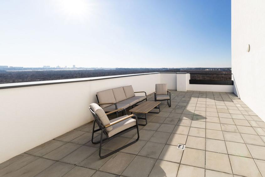 De inchiriat- apartament cu 3 camere + terasa 60mp+ parcare- Iancu Nicolae