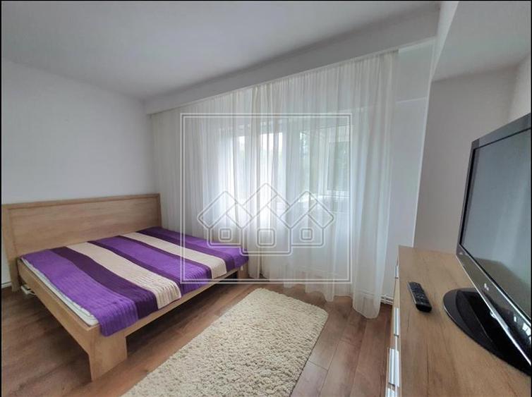 Apartament modern, decomandat, 2 balcoane, etaj 2/8 - Zona Centrala