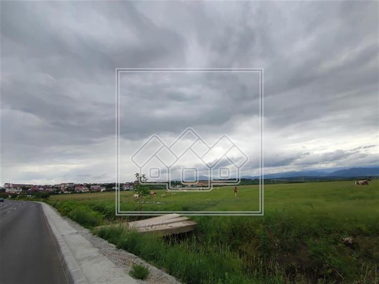 Teren in Sibiu - Campsor - 4700 mp - deschidere 125 ml