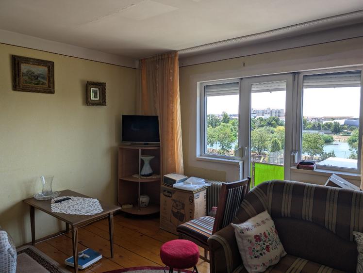 Vând ap. 2 camere strada Sovata