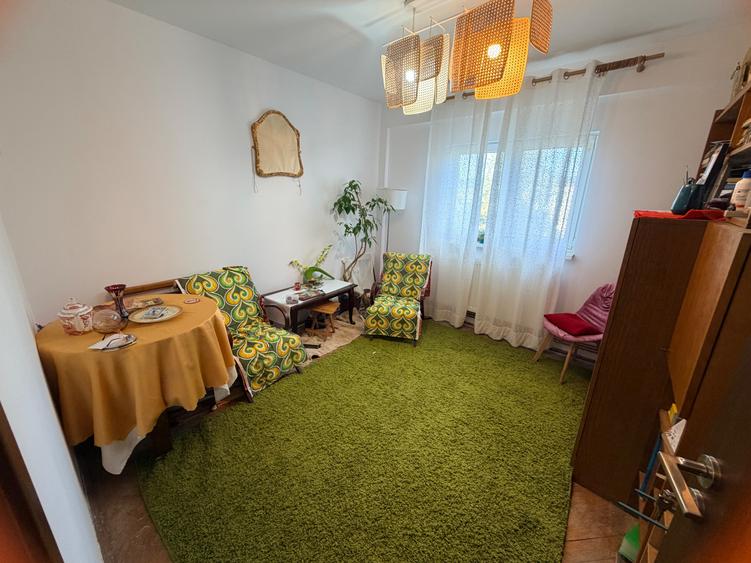 Apartament cu 3 camere decomandat Alexandru cel Bun