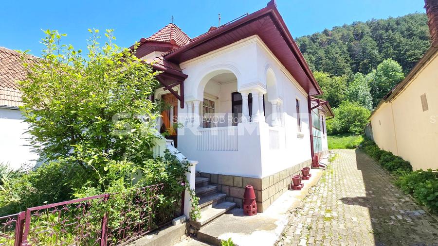 Casa 5 camere cu acces auto RASNOV