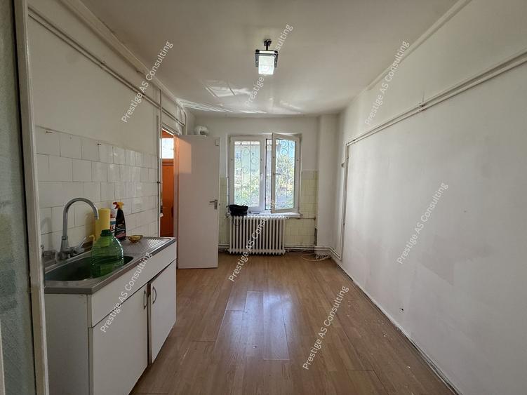 Apartament 4 camere, parter inalt zona Punctele Cardinale - Central