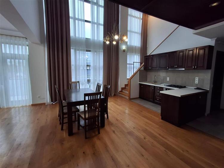 Penthouse 4 camere terasa 50mp parcare zona Centrala