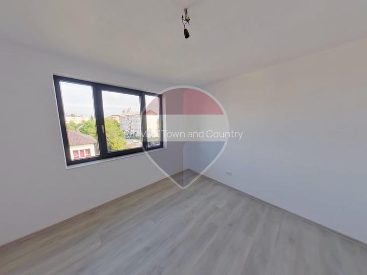 Apartament cu 3 camere de vânzare
