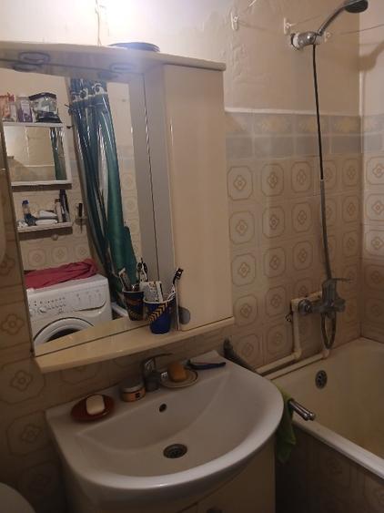 Ofer spre închiriere apartament 3 camere