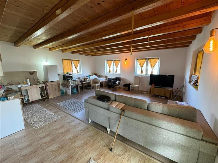 Casa demisol + parter de vanzare in Sat Vadu Rosca - Vulturu