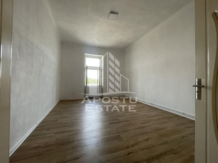 Apartament spatios patru camere Colegiul Banatean