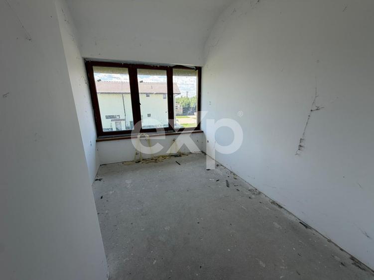 Casa spatioasa cu 5 dormitoare, Teren 1000mp, Butimanu -Ungureni