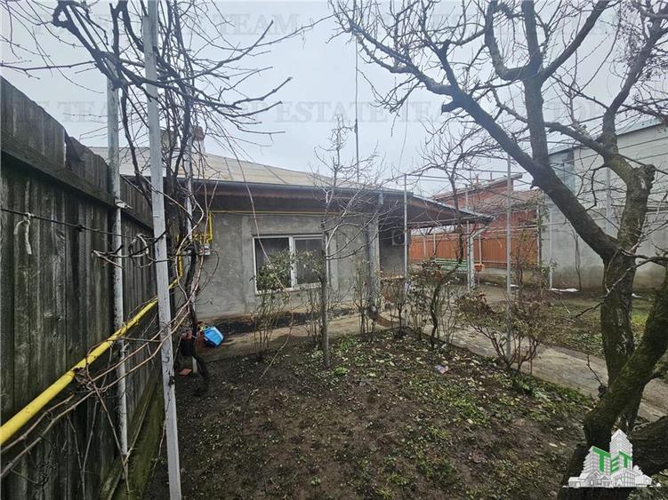 Casa individuala 3 camere, curte libera 225 mp, zona Piata Resita