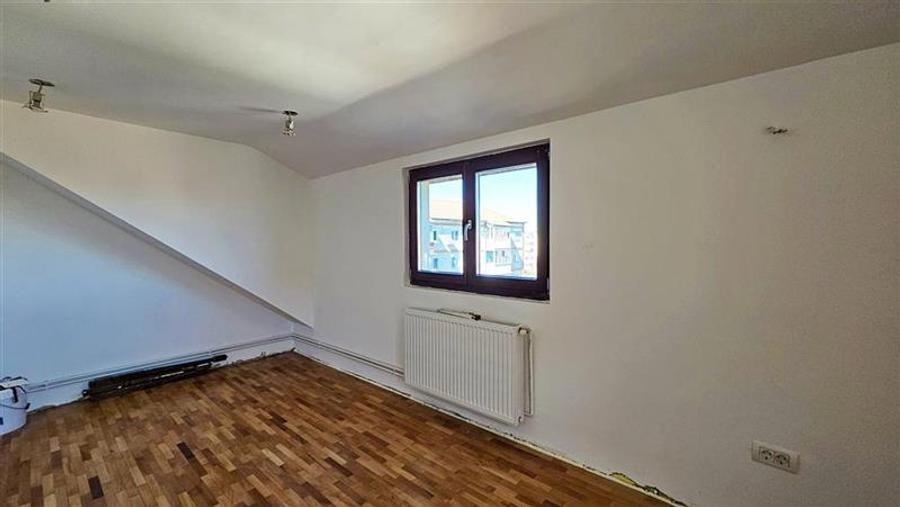 Apartament in asociatie, renovat, 6 cam 2 nivele cu garaj Elisabetin