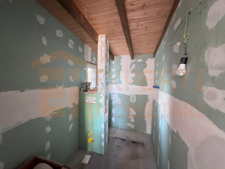 Casă modernă aproape de lac, 4 dormitoare, teren generos, în Techirghiol