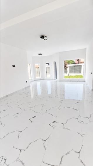 Casa P+1 de vanzare, 5 camere, 3 bai, 460 mp teren, in Lumina