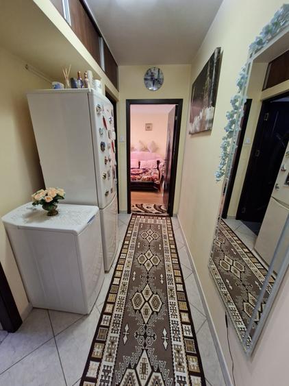 Apartament de 2 camere, etaj 1/4, zona Mircea cel Batran