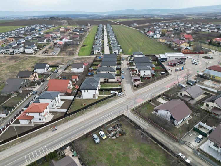 DIRECT DE LA PROPRIETAR: Vilă superbă, teren generos, lângă stația de autobuz