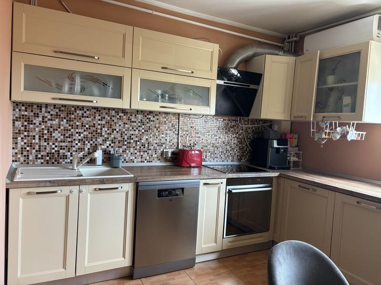 Vânzare Apartament 4 Camere cu Centrală pe Calea Vitan între Mall și Mihai Bravu - 3