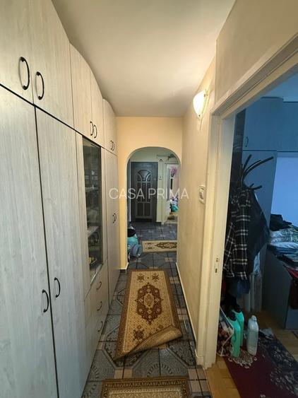 3 camere Decomandat- etaj 1/4 -- Canta-60m, geam la baie ! - 8