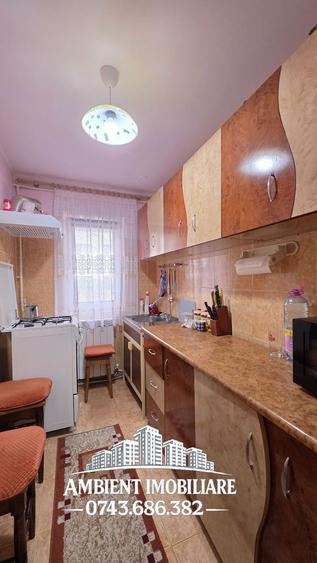 Apartament cu 3 camere, etaj 4, NEMOBILAT, zona CENTRU;