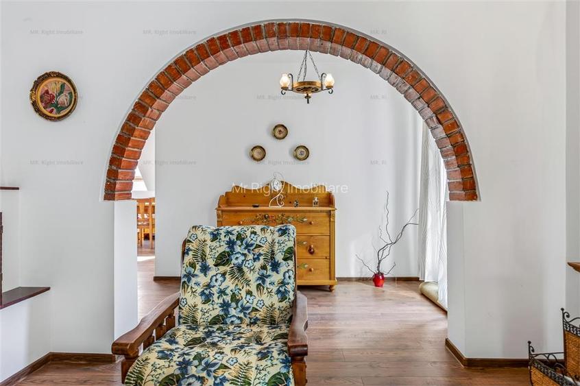 Casa pe 3 niveluri | Terasa cu priveliste | 3 parcari | Pozitie centrala