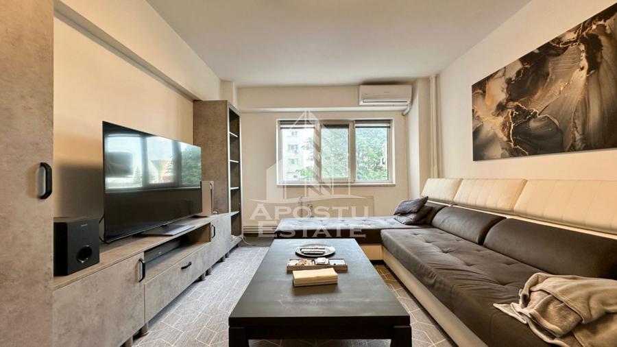 Apartament de vanzare cu 3 camere si garaj, etajul 1,  Aradului