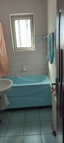 Persoana fizica, vand apartament decomadat, locuibil, liber,