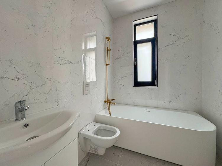 Apartament de lux ultracentral – 3 camere, 2 băi, imobil 2025, loc de parcare