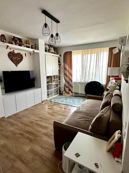 Apartament cu 4 camere de vânzare , renovat, decomandat,Gheorghe Lazar