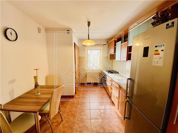 Ap. cu 4 camere si 2 balcoane, situat in zona Strand